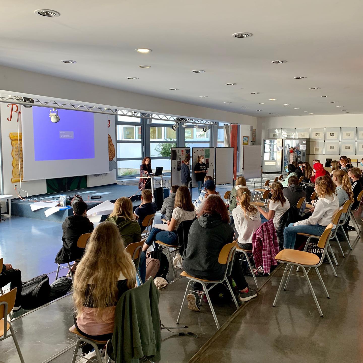 TikTok, Instagram, Snapchat oder YouTube? Die Schülerinnen und Schüler der siebten Klassen werteten heute mit Unterstütz