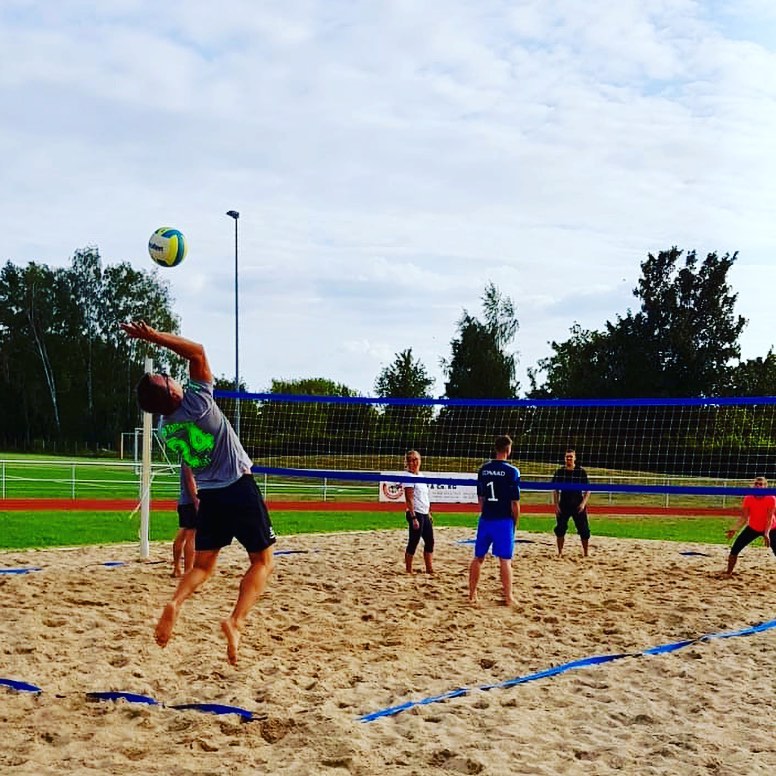 Kleines Lehrerturnier zum Feierabend. #sportlichsteschule #beach #volleyball #gutelaune #dabeiseinistalles