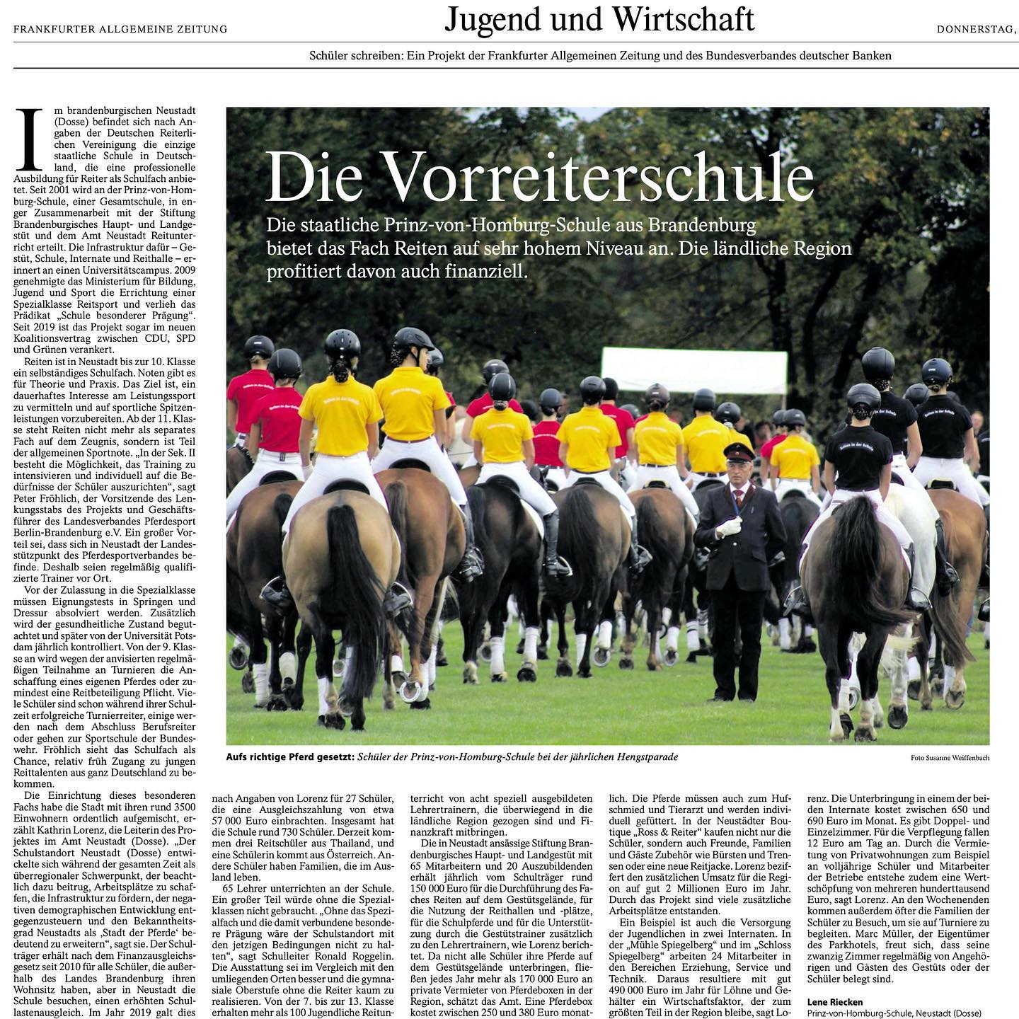 Unsere Schülerin Lene hat im Leistungskurs Politik einen tollen Artikel über den Wert des Schulfachs Reiten für die Regi