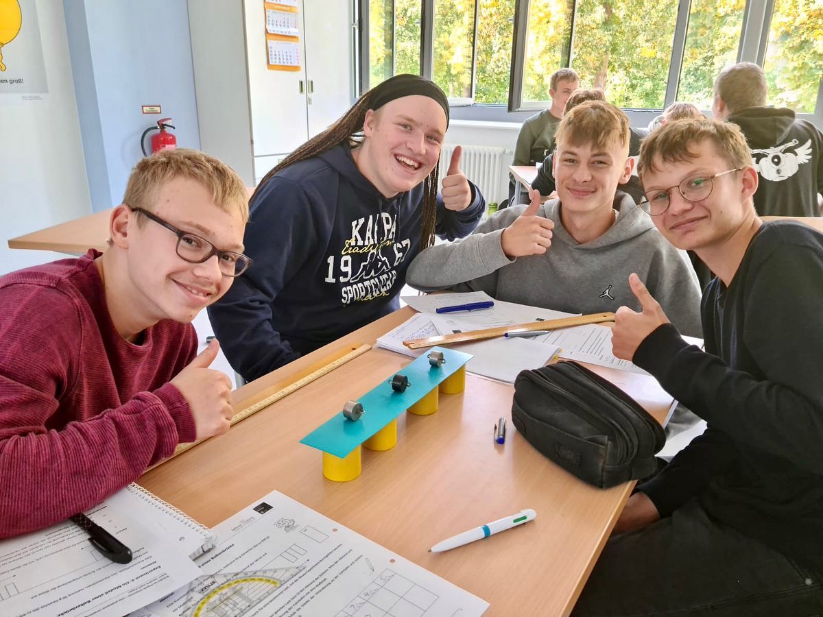 Im NaWi-Kurs 10 wird aktuell das Thema "Konstruktion" behandelt. Nach einem Einblick in den Bau von Wolkenkratzern ging 
