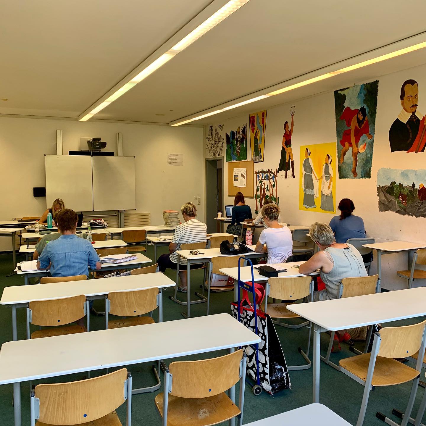 Die Vorbereitungen laufen auf Hochtouren! Seit Montag ist unser Kollegium wieder voll im Einsatz und bereitet das kommen