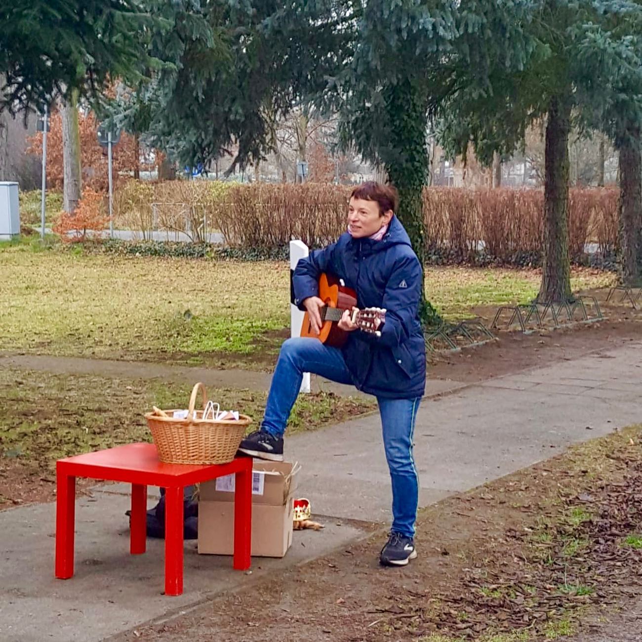 Heute hat Frau Grätz unsere Grundschule besucht. Mit tatkräftiger Unterstützung der kleinen Maus "Keks" erzählte sie den