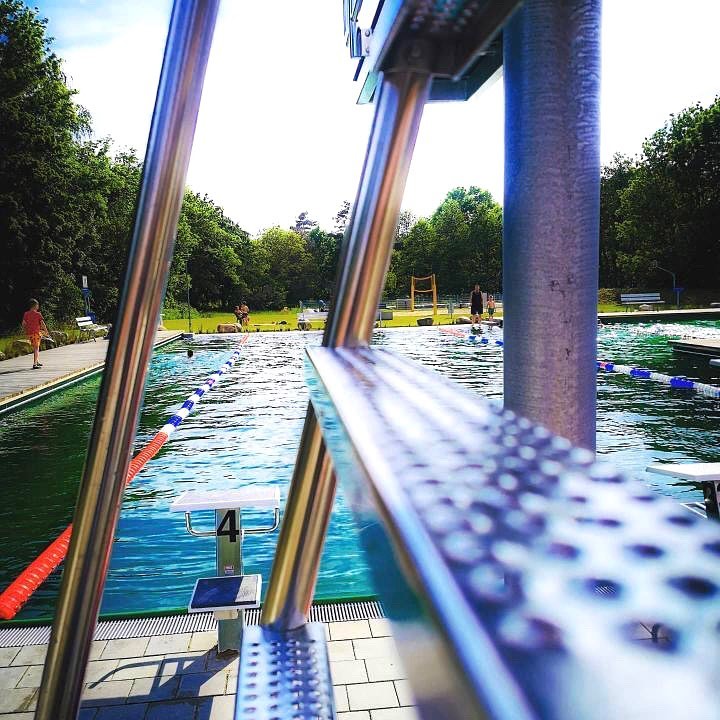 Neustädter Freibad eröffnet! Zukünftig können unsere Schüler*innen fußläufig von der Schule und den Internaten zum Schwi