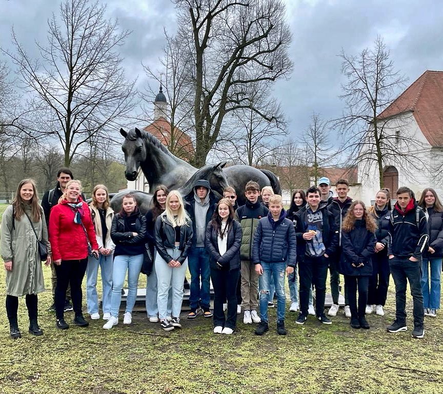 Ein herzliches Willkommen an unsere finnischen Gastschüler! Nachdem wir ihnen unsere neue Schule gezeigt haben, ging es 
