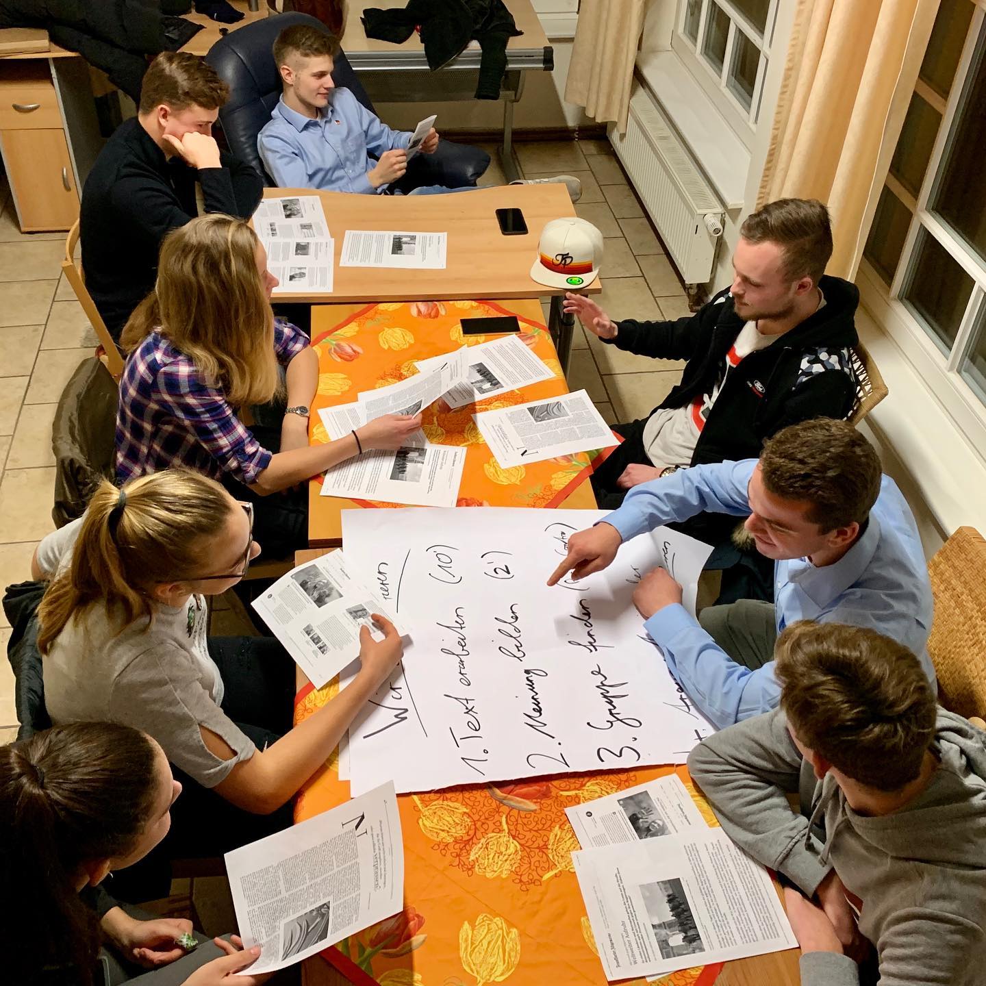 Endlich wieder Debattierclub. Ist Deutschland gespalten? Nach einer intensiven Diskussion ging es als Jahresabschluss zu