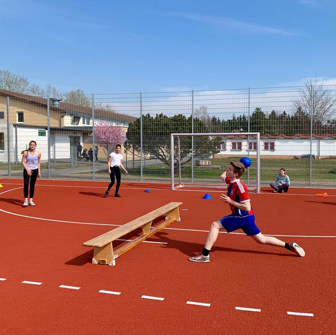 Das Sportfest diesmal im April. Super Wetter, faire & ehrgeizige Schülerinnen und Schüler. Vielen Dank an unsere Sportko