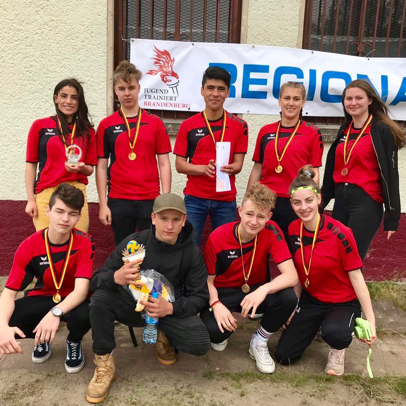 Sieger im Regionalfinale Beachvolleyball der Wettkampfklasse II !! Sonam Sediqi wurde sogar beste Spielerin des Turniers