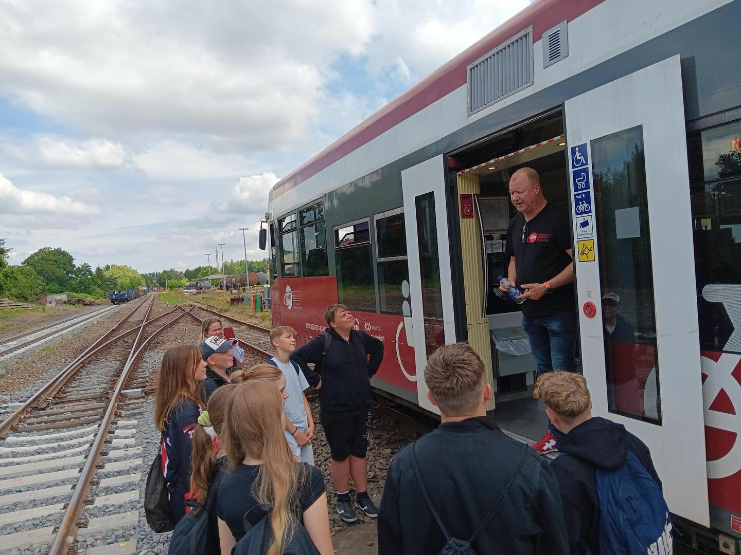 🚍🚆 Betriebsbesichtigungen der 8. Klassen – unterwegs in Kyritz! 🔧👩‍🔧

Am 11. Juli waren wir auf spannender Entdeckungsto