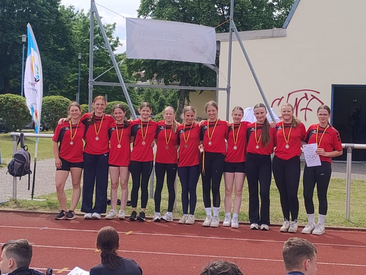 📣 Leichtathletik-Kreisfinale: Zwei Mal Bronze für unsere U18-Teams! 🥉🏃‍♀️🏃‍♂️

Beim Leichtathletik-Kreisfinale „Jugend t