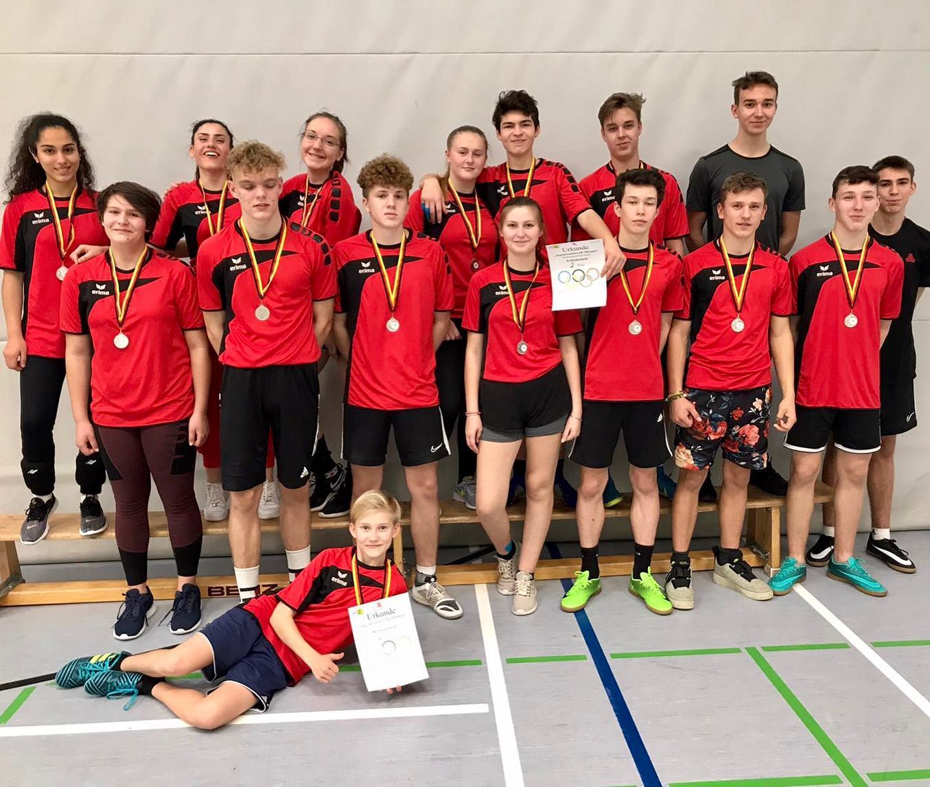 Super Volleyballer!
Wir sind regelmäßig bei den Wettkämpfen von Jugend trainiert für Olympia dabei. Im heutigen Kreisfin