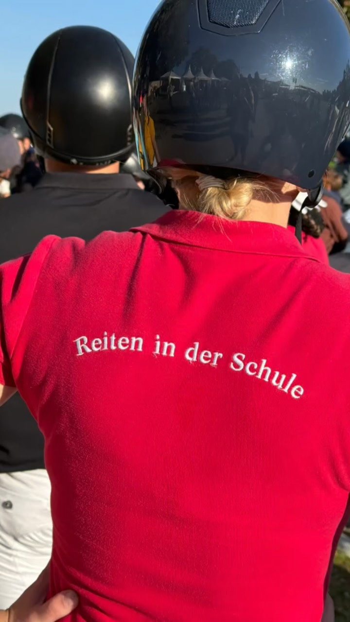 🎉 Gestern war ein ganz besonderer Tag! 🎉
Unsere Schüler*innen des Projekts „Reiten in der Schule“ (bundesweit einzigarti