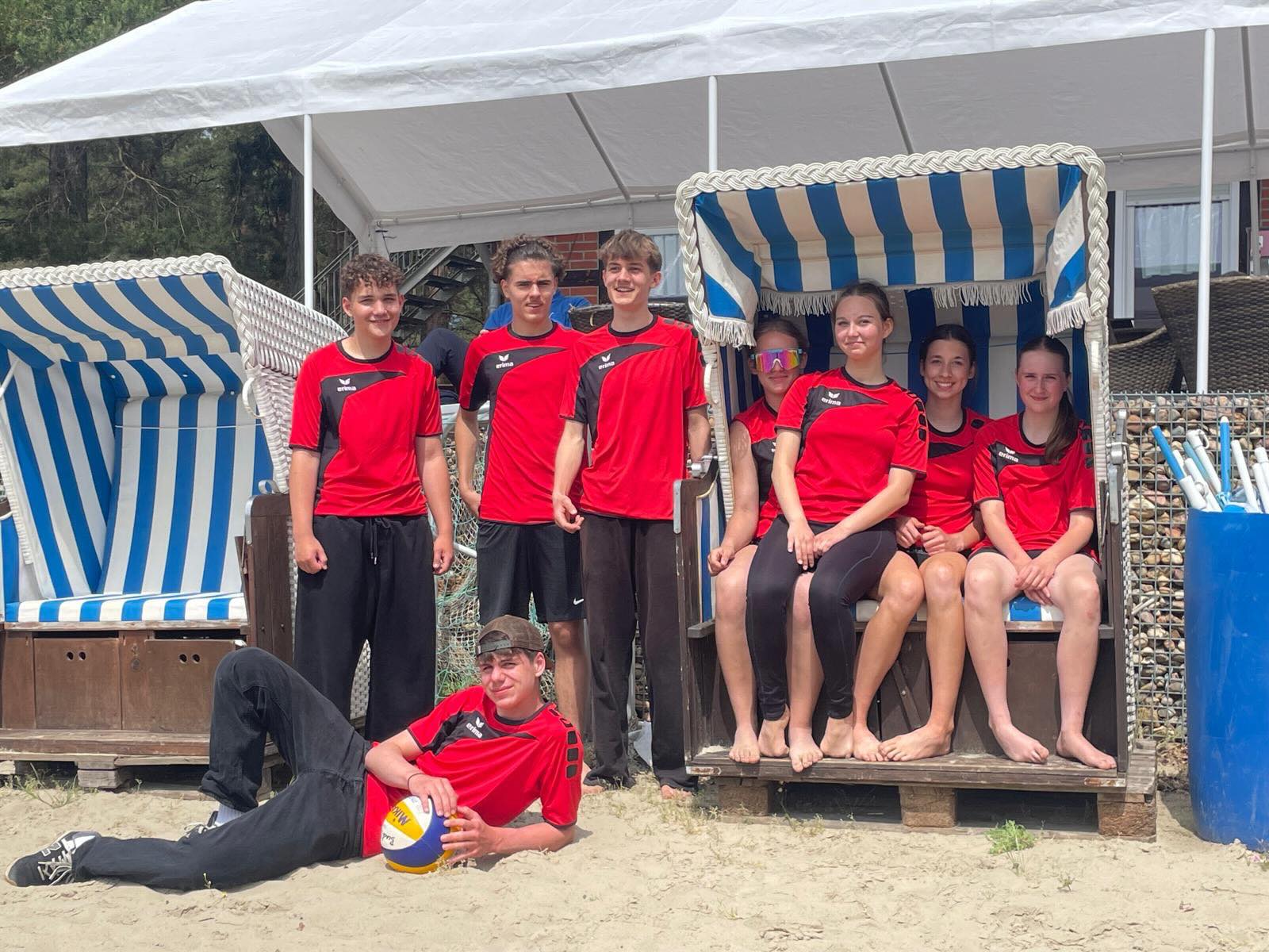 🏐 Beachvolleyball-Regionalfinale: Starker Einsatz unserer Schulmannschaft! ☀️🏐

Unsere Beachvolleyballerinnen und Beachv
