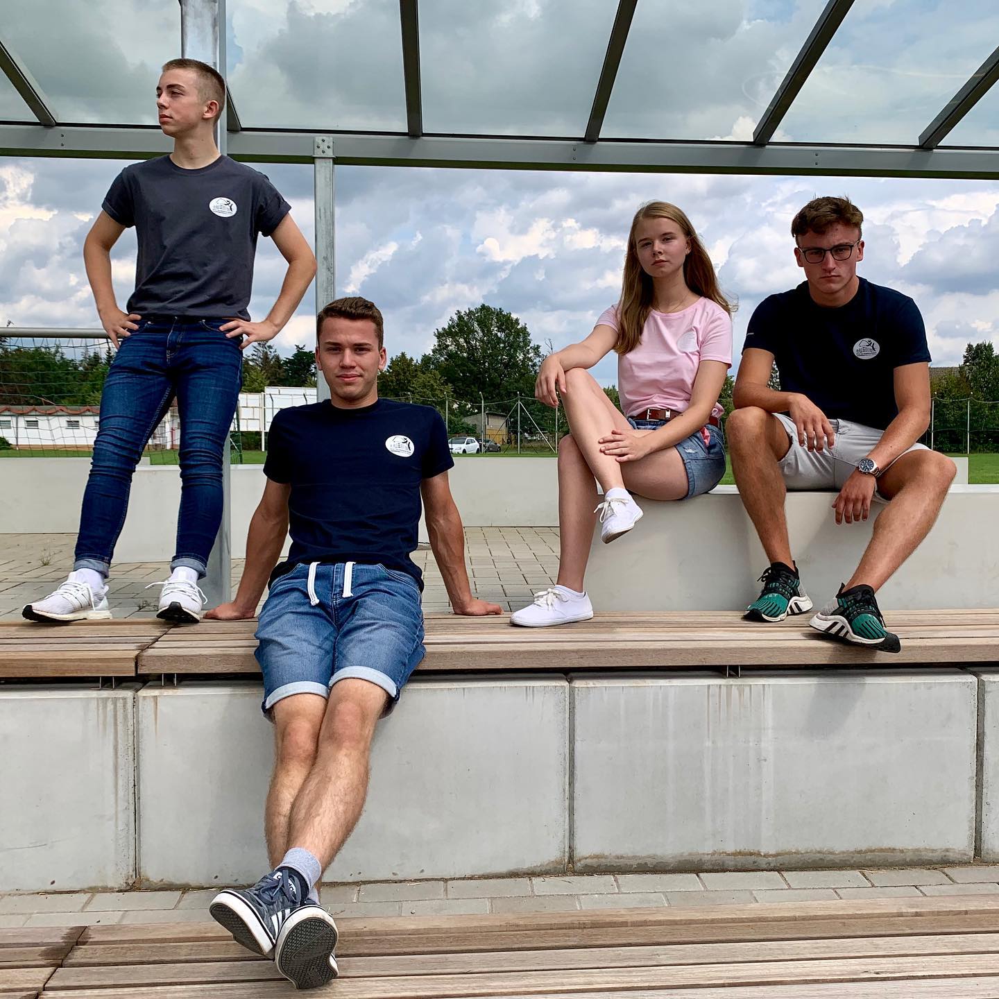 Die Schülerfirma @prinzenschmiede hat im vergangenen Schuljahr neue Schulkleidung entworfen. Auf der Brust befindet sich